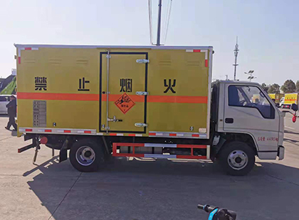 巩留爆破器材运输车